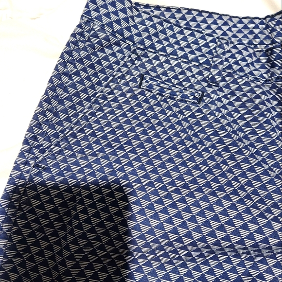 Gap blue and white shorts with 4 pockets. - Picture 6 of 7